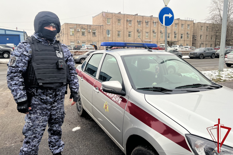 Cотрудники Росгвардии провели занятия по нейтрализации вооруженных преступников и освобождению заложников