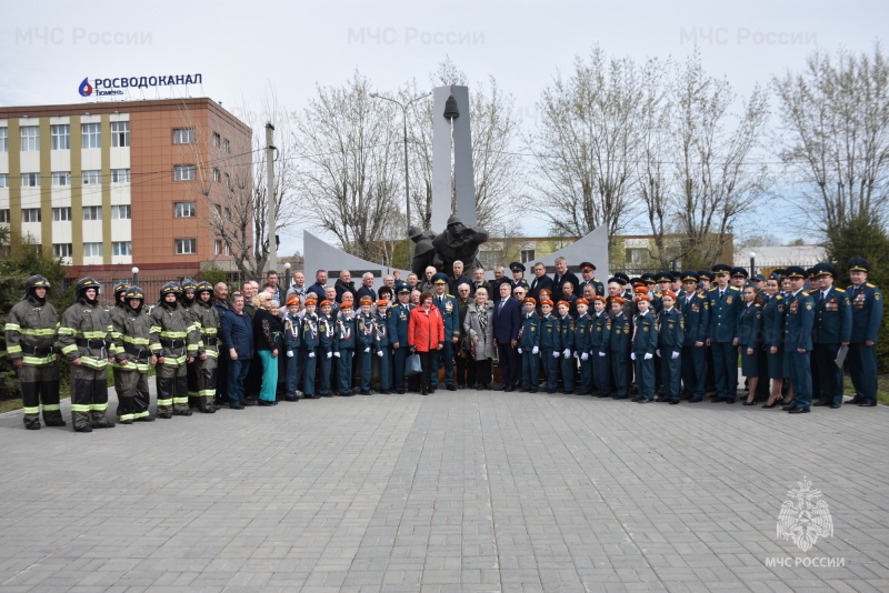 В Тюмени прошло торжественное мероприятие, посвященное 375 - летию Пожарной охраны России