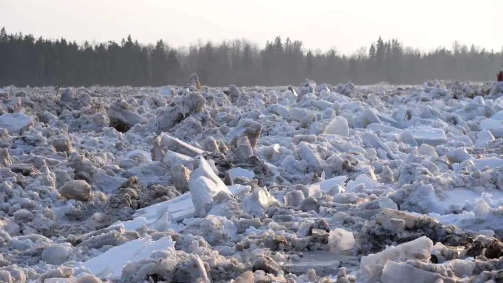 В Плявиньском водохранилище увеличивается затор льда