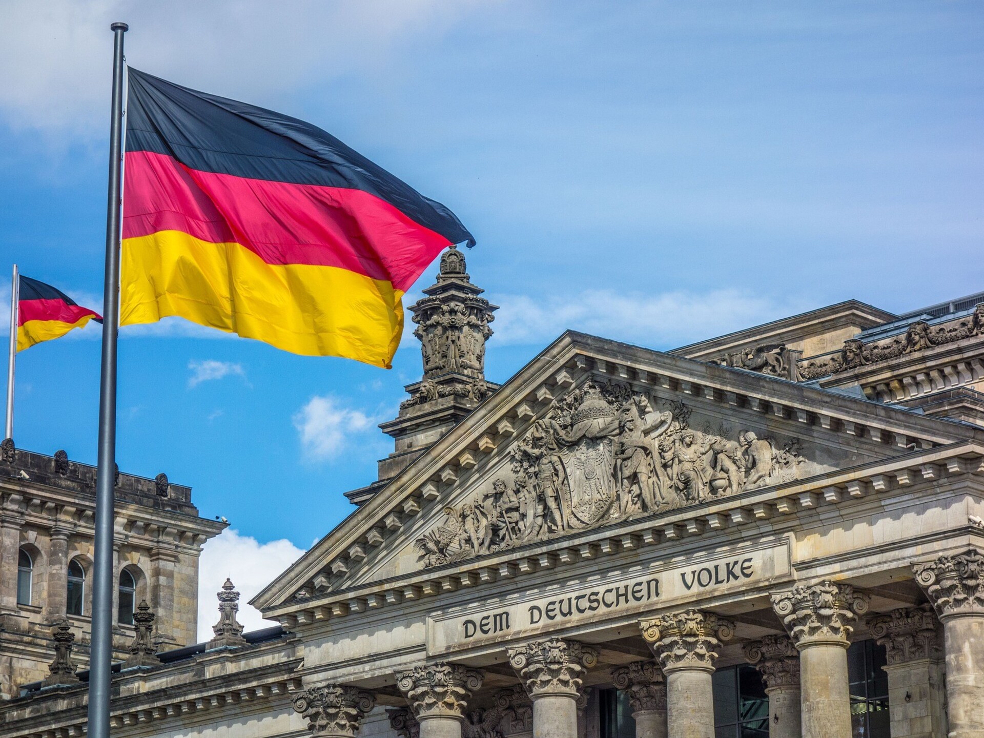 Foreign germany. Немецкий флаг Бундестаг. Германия флаг Bundestag. Германия Федеративдик Республика Берлин. Германия Берлин флаг.