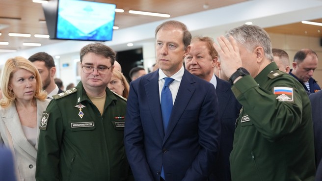 Денис Мантуров посетил Военный инновационный технополис «Эра»