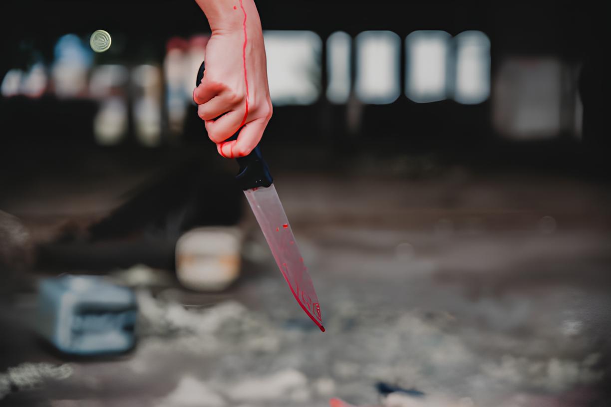 фото ножа с кровью