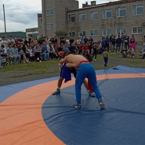 В Аскизском районе спортсмены соревновались в национальной борьбе 