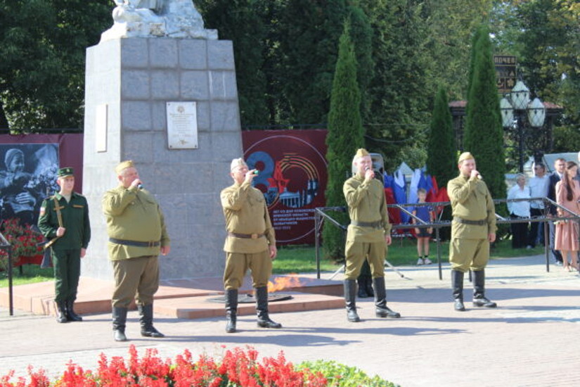 Жители Почепа приветствовали эстафету Вечного огня в День города