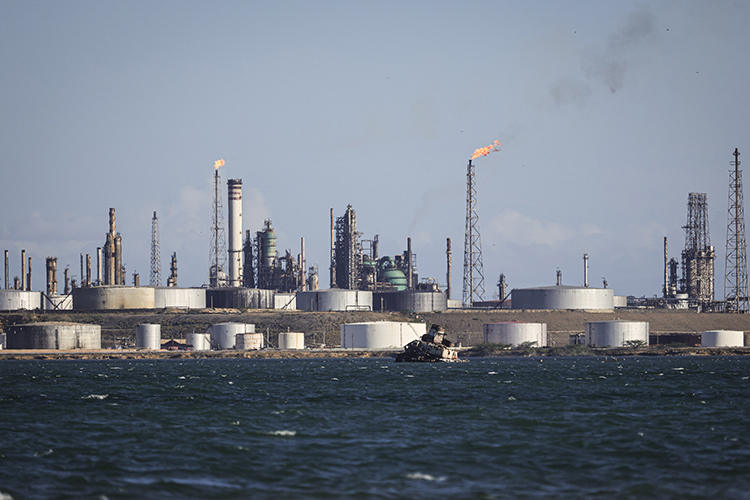 Выход Абу-Даби из альянса нанесет тяжелый удар по поставщикам нефти и их фактическому лидеру — Саудовской Аравии
