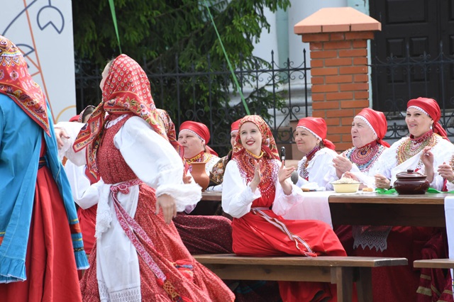 Раис РТ поручил организовать праздники национальных культур на высоком уровне