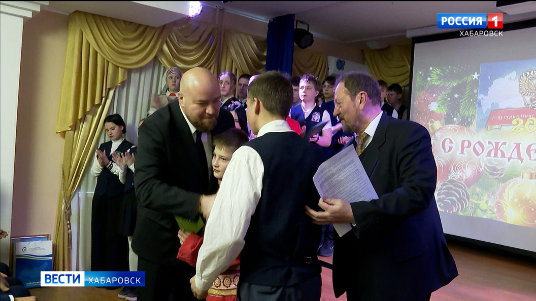 Вице-губернатор Артём Мельников вручил стипендии лучшим воспитанникам Петрынинского центра