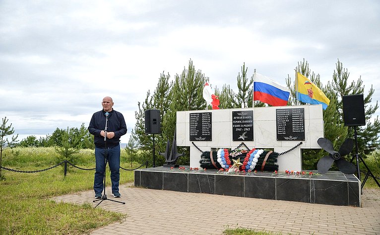 Юрий Воробьев принял участие в мероприятиях каникулярной профориентационной школы «За безопасность!», прошедших в рамках XI Форума регионов Беларуси и России на базе арктического спасательного учебно-научного центра «Вытегра»