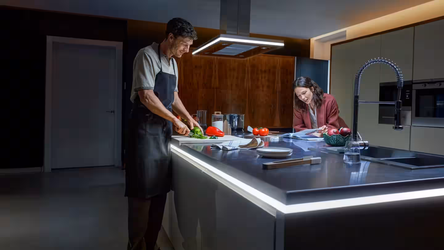philips hue omniglow strip light 1.jpg