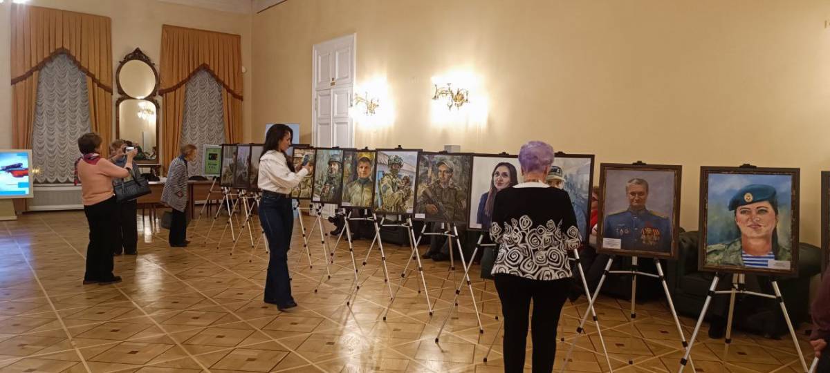 РОО «Челябинцы». Экспозиция выставочного проекта «Герои Z.O.V.» в рамках Форума матерей военнослужащих, принимающих участие в СВО «Свет твоей любви».