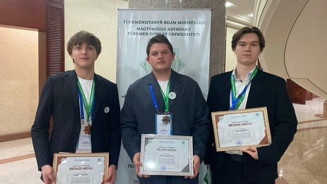 Победители и призёры Международной олимпиады по химии, которая проходила в Туркменистане. Команда РУДН на Международной олимпиаде по химии