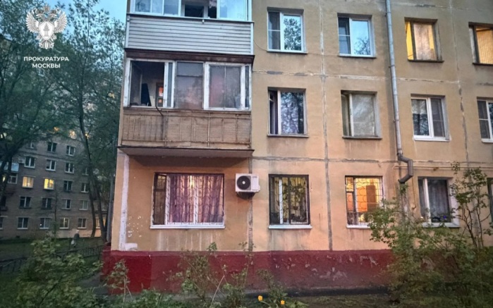 Устанавливаются причины пожара в столичной квартире, где дети находились одни