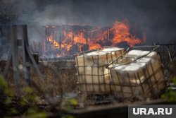 В Свердловске загорелся склад с горючим после атаки ВСУ