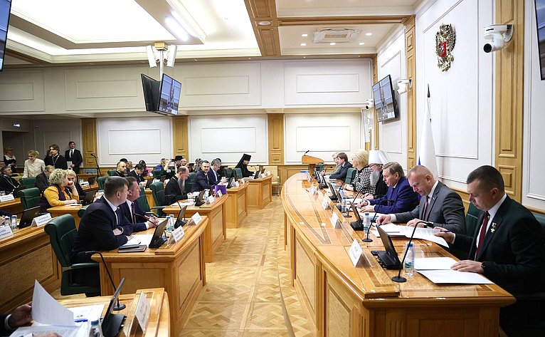 Круглый стол Комитета СФ по науке, образованию и культуре «Воспитание и просвещение как инструменты формирования личности в современном обществе» (в рамках XIV Рождественских парламентских встреч)