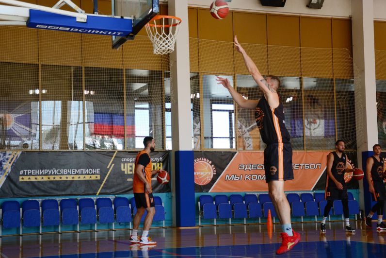 Баскетбольный «Иркут» готовится к новому сезону.