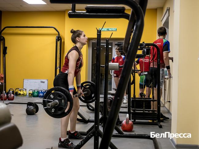 Поднять, порвать и потолкать. Как в Белгороде тренируются гиревики - Изображение 