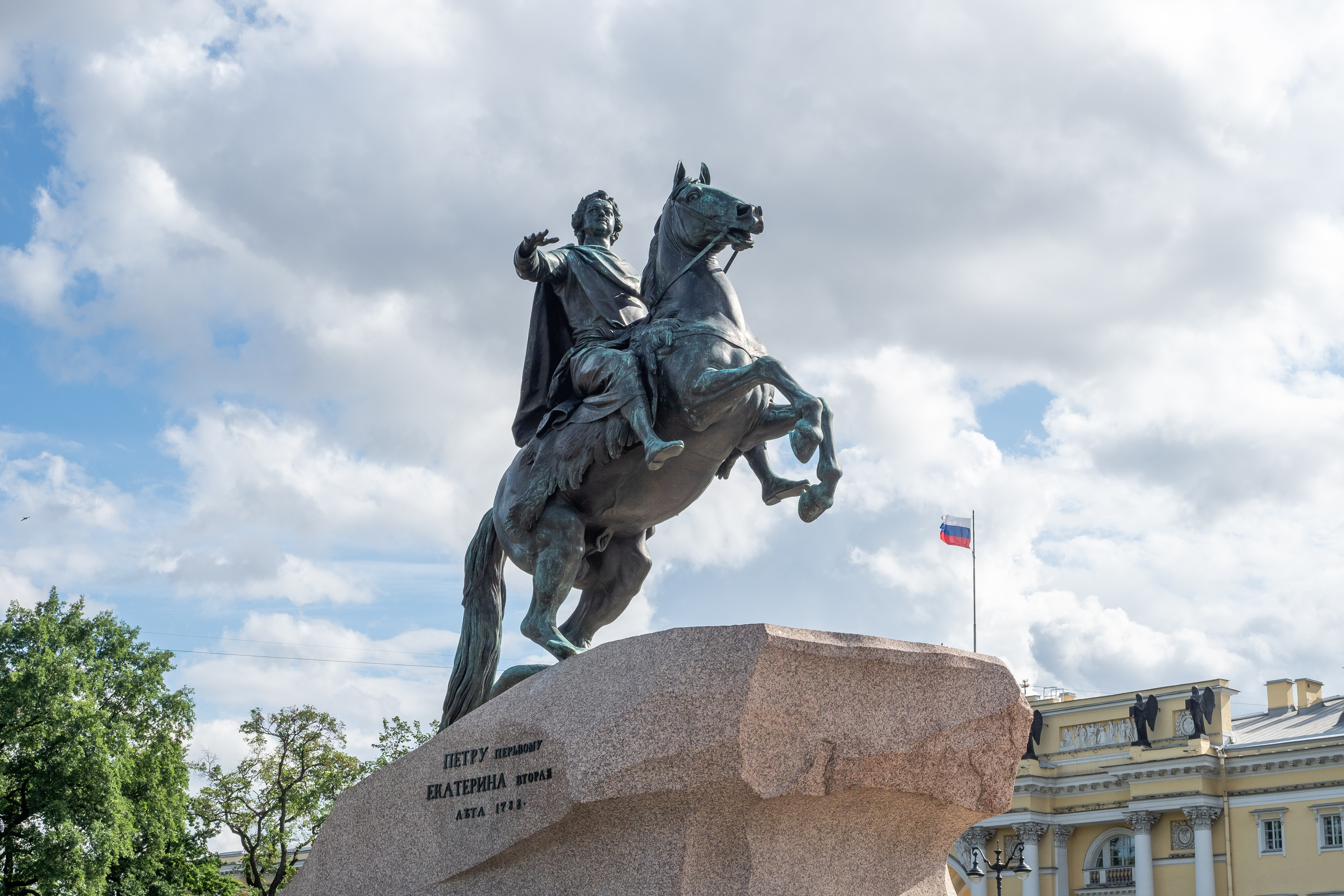 Сампсониевский собор памятник Петру