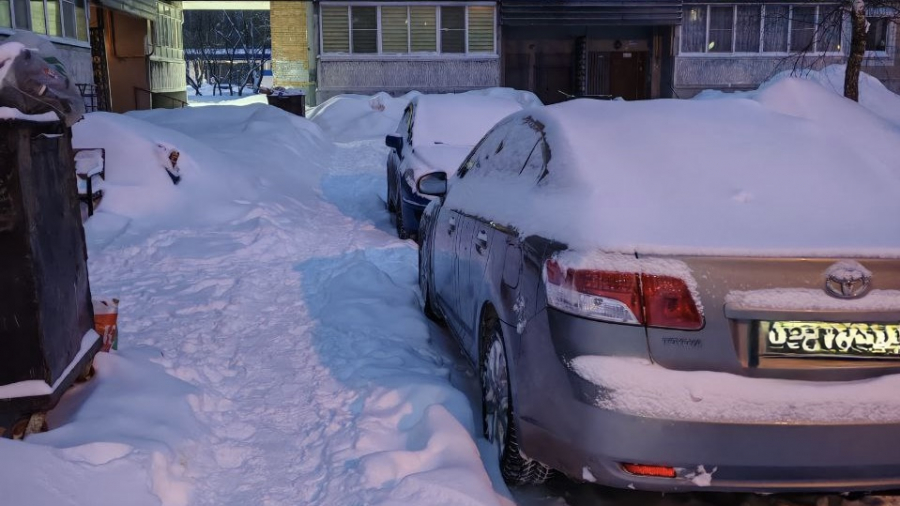 Обнинцы неохотно берут трубку, если им звонят по поводу их припаркованных автомобилей, которые мешают уборке снега или вывозе мусора из дворов
