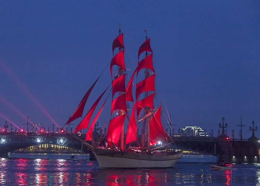 Грандиозные «Алые паруса» в освобожденном Мариуполе (ВИДЕО)