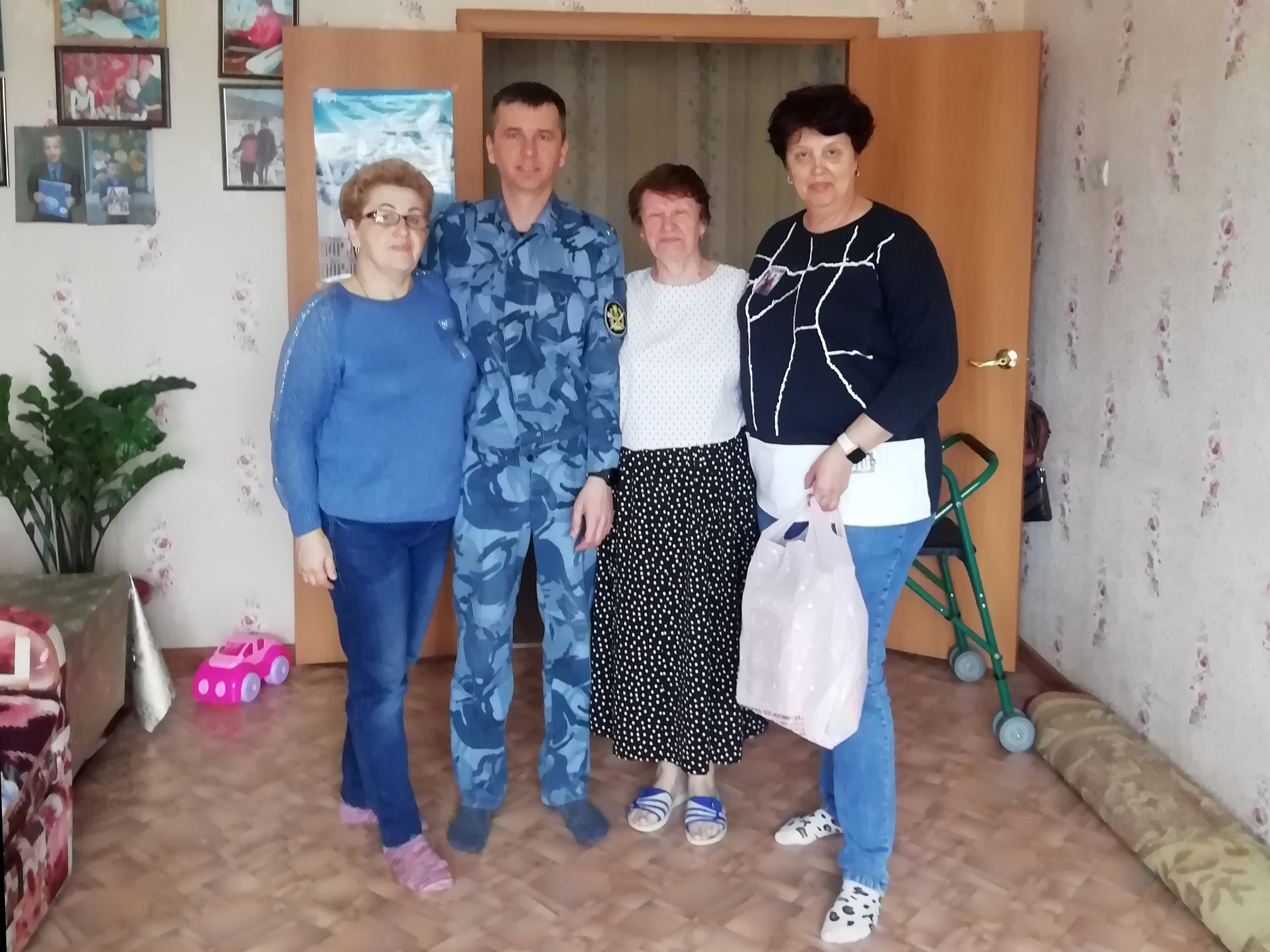 Сотрудники и ветераны СИЗО-2 УФСИН России по Алтайскому краю оказали помощь коллеге, перенесшей тяжелое заболевание.