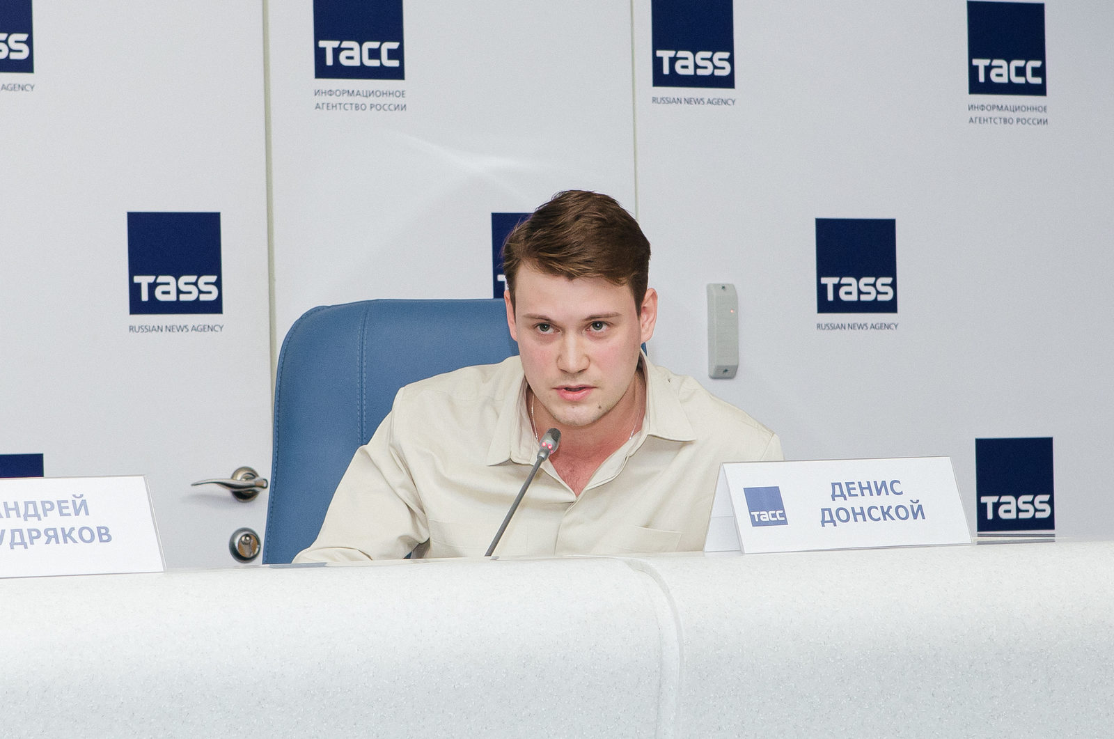 «Чтобы ни случилось, мы все будем вместе»: опубликована тизер-сцена из «Таганрога»