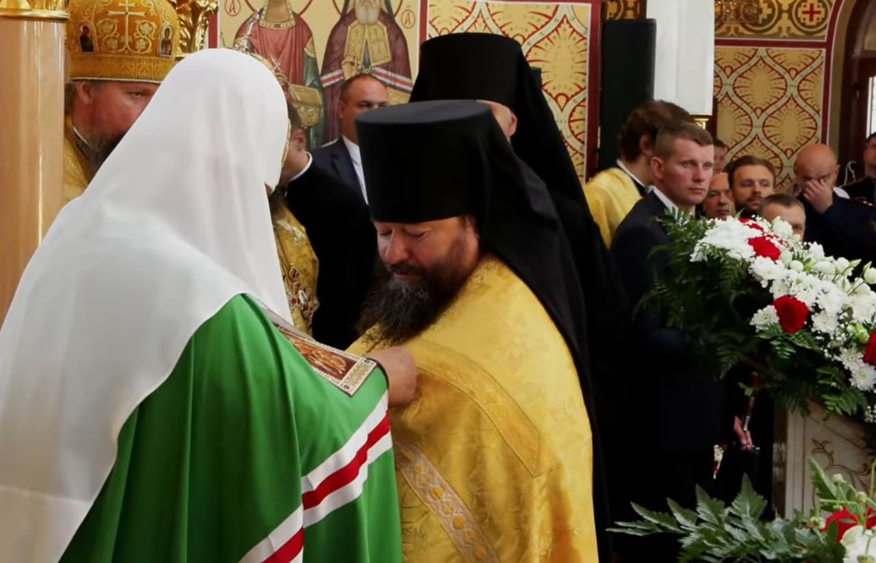 Святейший Патриарх Кирилл вручил церковные награды по случаю освящения Камчатского морского собора