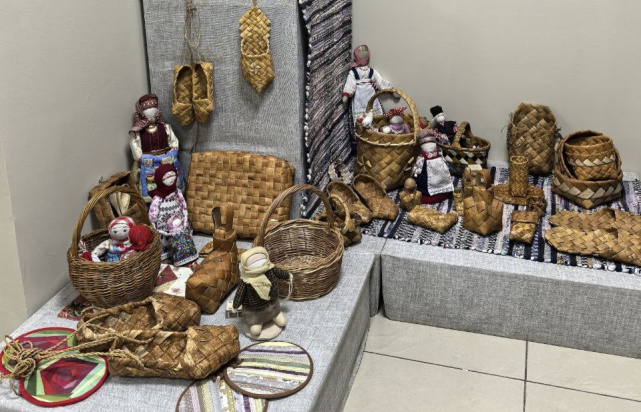 Сотрудники Управления Минюста России по Вологодской области посетили выставку «Золотое зерно традиций» (01.10.2025) Фото 2