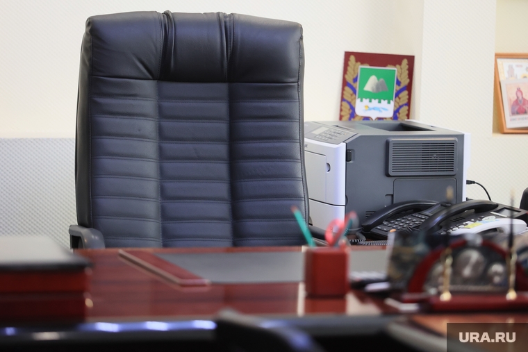 Пресс конференция в ГИБДД. Курган, кресло, отставка, курганская область, должность