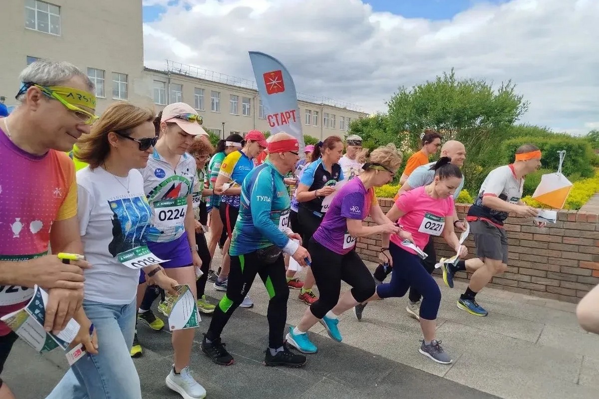 Порядка 1000 спортсменов пробежали по Казанской набережной