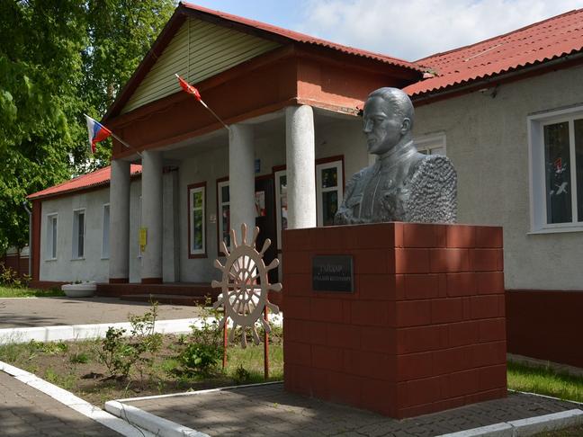 Бюст Аркадия Гайдара в Ивне