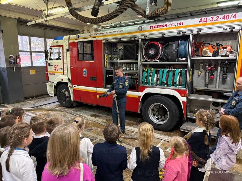 В 50-й пожарно-спасательной части прошел открытый урок безопасности для школьников