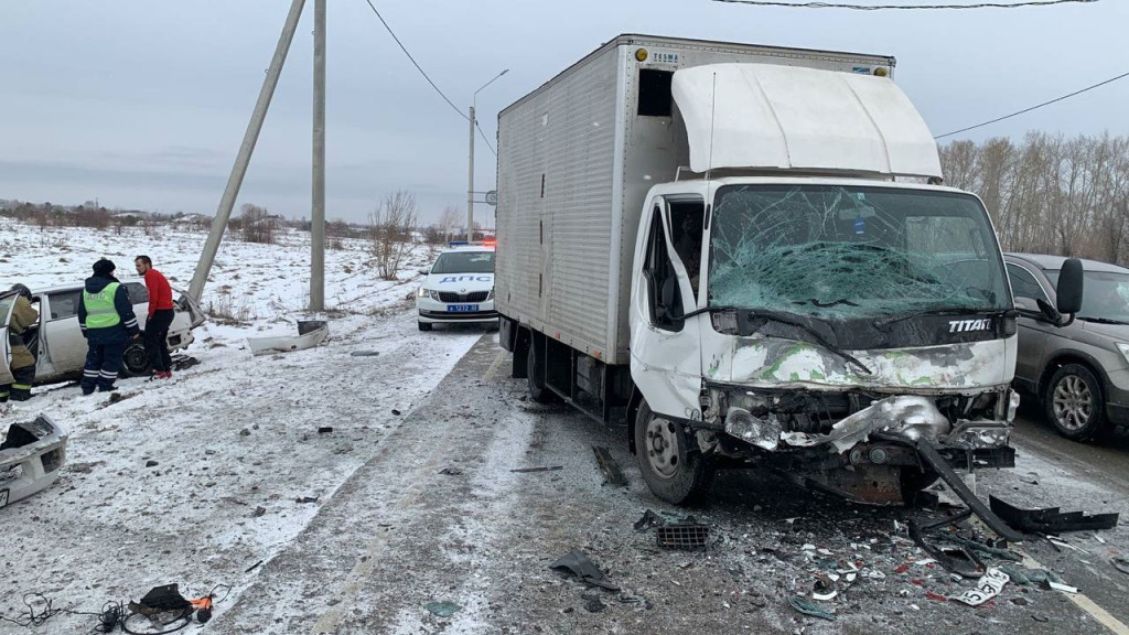 На дорогах Алтайского края из-за непогоды произошли две аварии Происшествия Селд