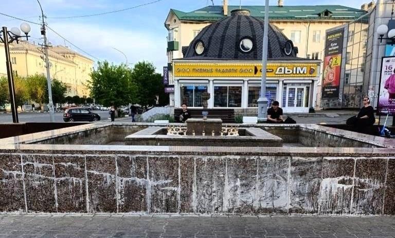Фонтан в Орске возле ДК Нефтехимиков, фото: местные жители