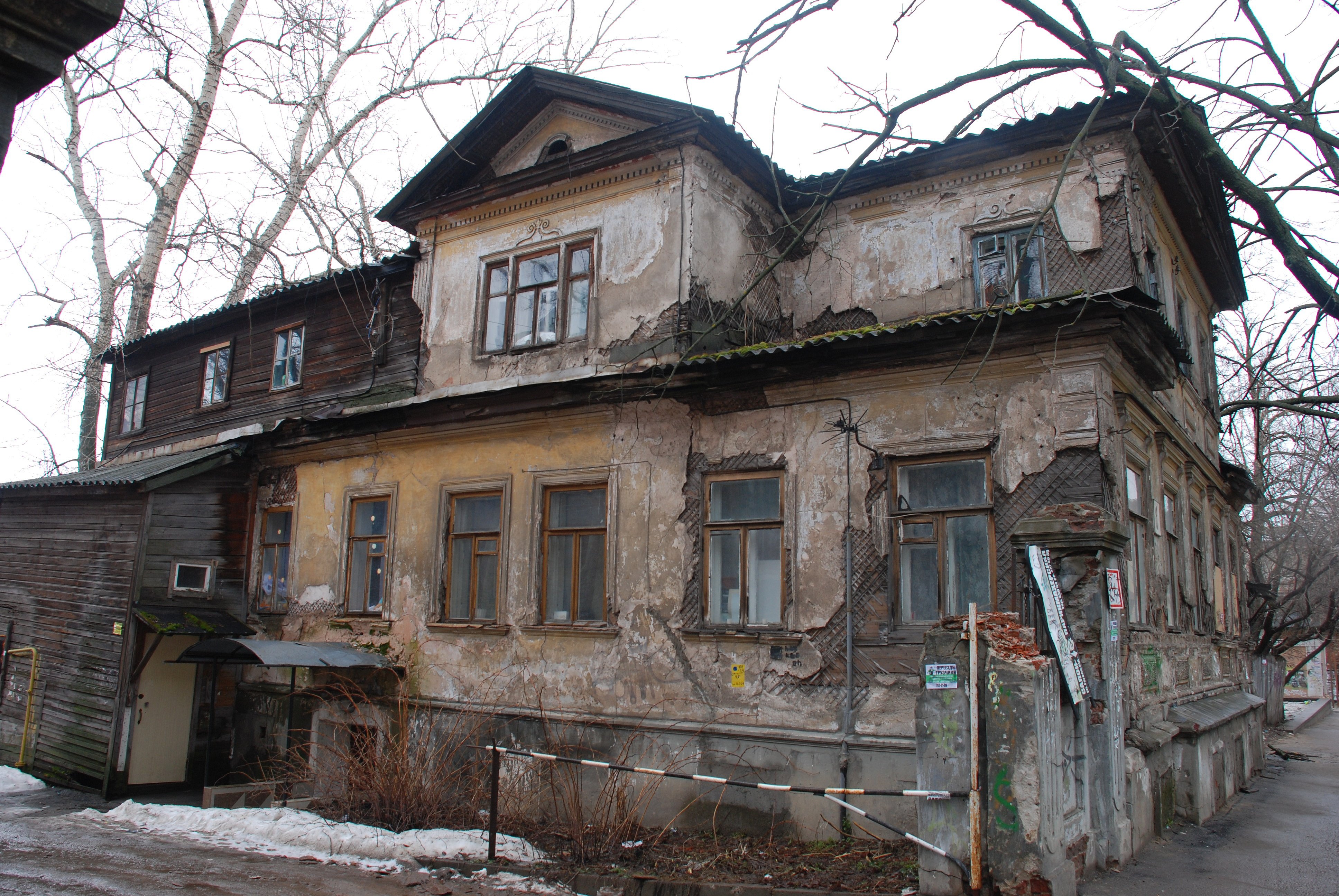 Нижний новгород старые дома. Старый фонд Нижний Новгород. Ветхий фонд Нижний Новгород. Аварийный дом Нижний Новгород. Аварийные дома в Нижнем Новгороде.