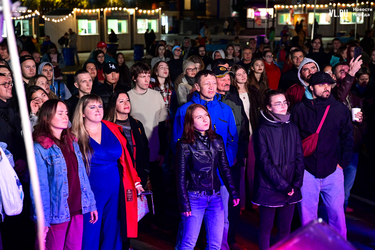 Искусство здесь и сейчас. Арт объекты в городской среде. Роковой город группа. Картинки города фестиваля. Фестиваль здесь.