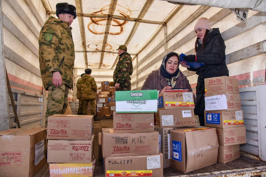Помощь луганской республике. Гуманитарный груз в Донбасс. Гуманитарная помощь. Гуманитарка Марий Эл. Гуманитарная помощь беженцам.