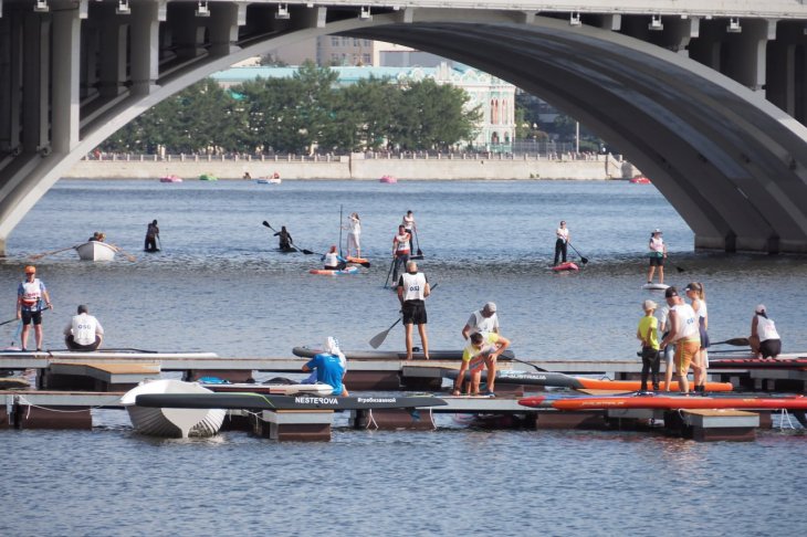 ​В Екатеринбурге прошли соревнования по сап-борду