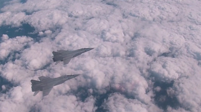 Самолёты МиГ-31 с авиационными комплексами «Кинжал». Скриншот с видео, архивные кадры