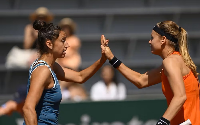 Теннис женщины. Награждение женский Rolan GARROS. Теннис. Франция. Бузкова м. - букса к. 19.05.24.