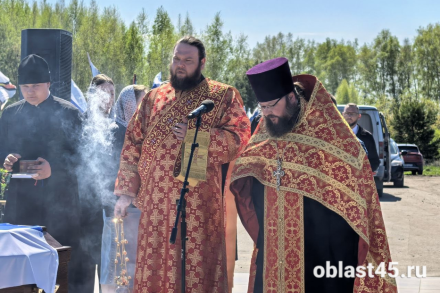Курганский священник Кучеров отпел родного деда, пропавшего на войне 85 лет назад
