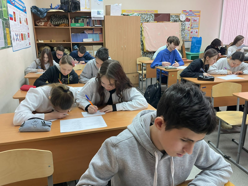 1 школа ахтубинск. Слабовидящие дети в школе. Смешанные специальные уроки. Слепой ребенок в школе. Школа амма.