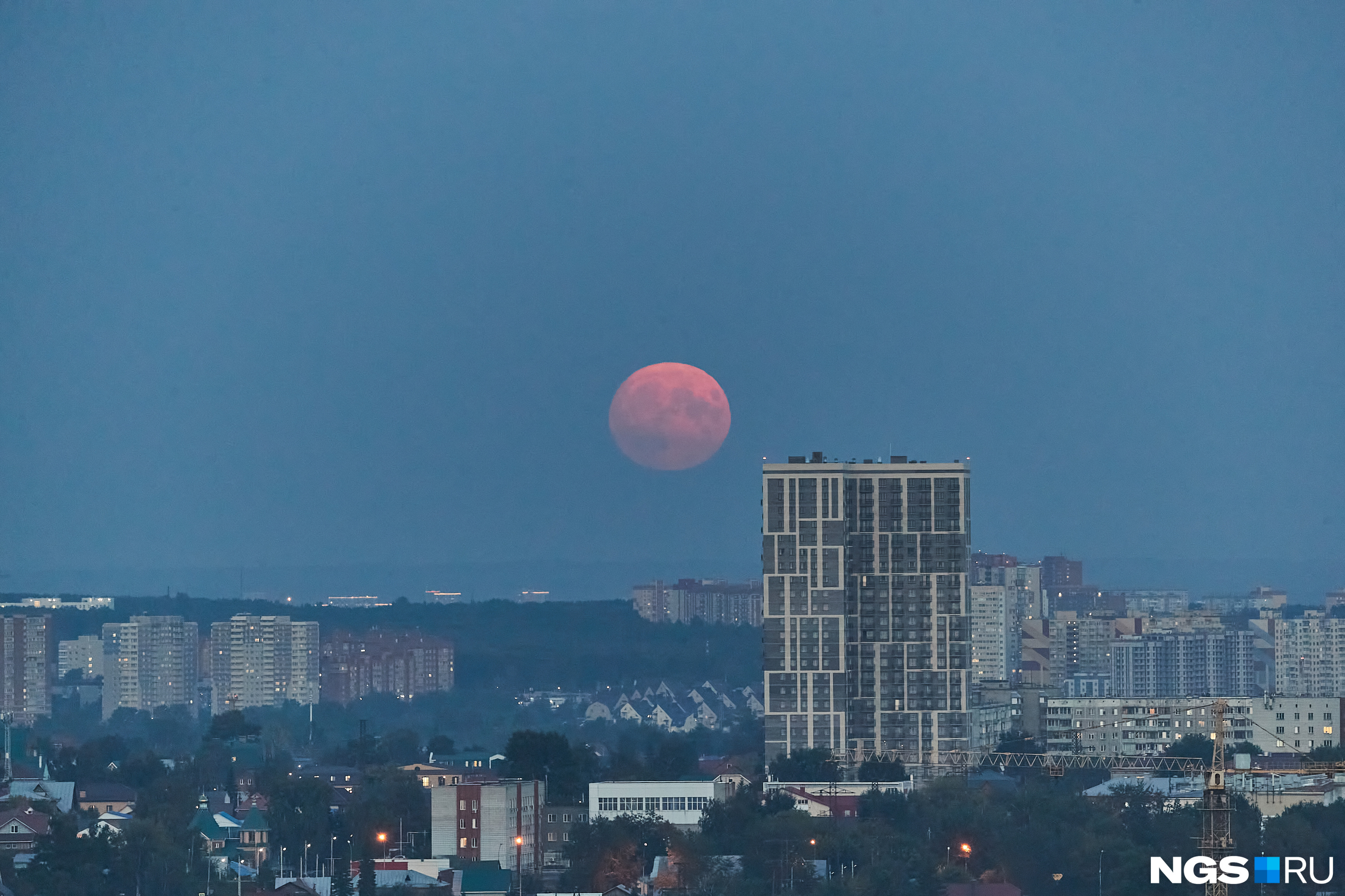 луна в москве