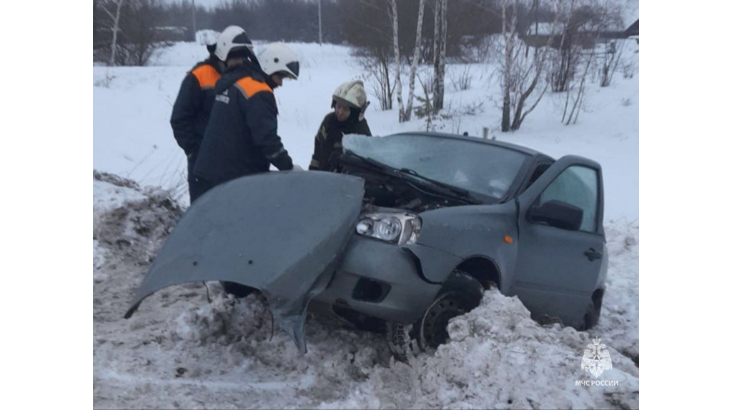 Брянские спасатели участвовали в ликвидации последствий ДТП