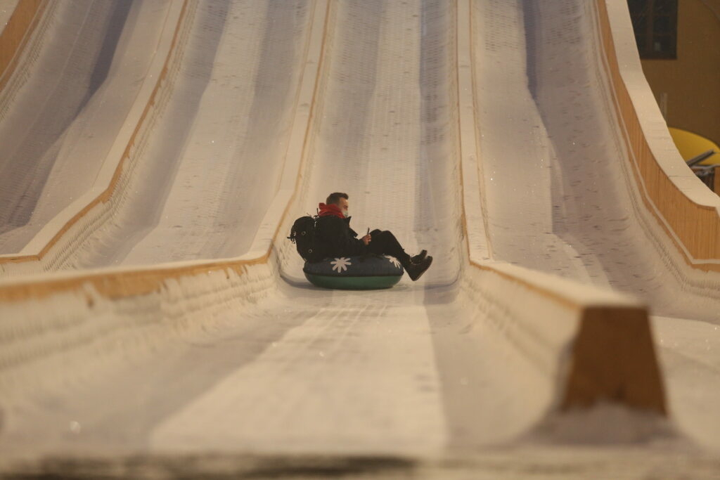 ярмарка на манежной площади 2022 в санкт-петербурге. куда пойти с ребенком 2 января в спб. новый год начался. новый год начинается с дня рождения. питер зимой 2022 новый год.