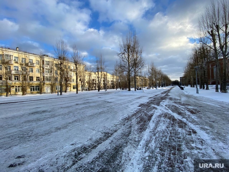 Уборка снега в Орджоникидзевском районе. Екатеринбург 