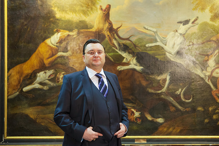 Алексей Семин, пожалуй, поднимается на несколько ступенек. Наконец разрешились его тяжбы с ведомством Альберта Суяргулова по поводу стоимости земельных участков, которыми структуры ASG менялись с исполкомом Казани в 2012 году