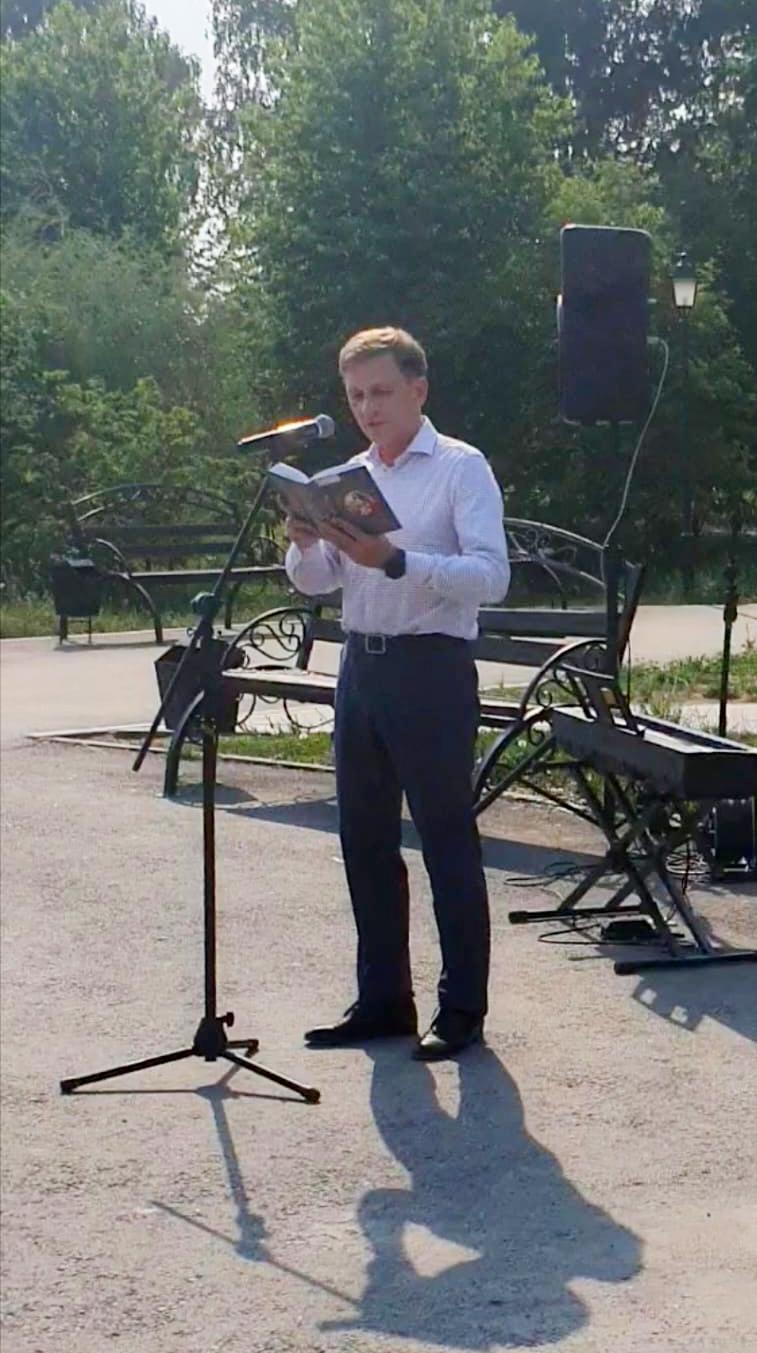 Мэр Бердска читает Пушкина В День рождения Александра Пушкина ...