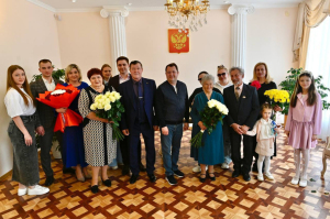 Максим Егоров поздравил супружеские пары с юбилеем совместной жизни