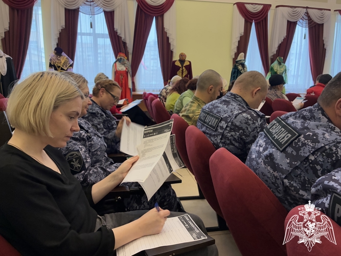 В Иванове сотрудники Росгвардии присоединились к Всероссийской акции «Большой этнографический диктант»