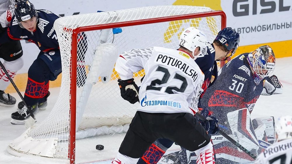 Хоккейный клуб «Металлург» нанес 60 бросков в створ, но умудрился проиграть «Авангарду»